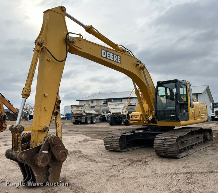 2005 John Deere 200C LC excavator - ER8205