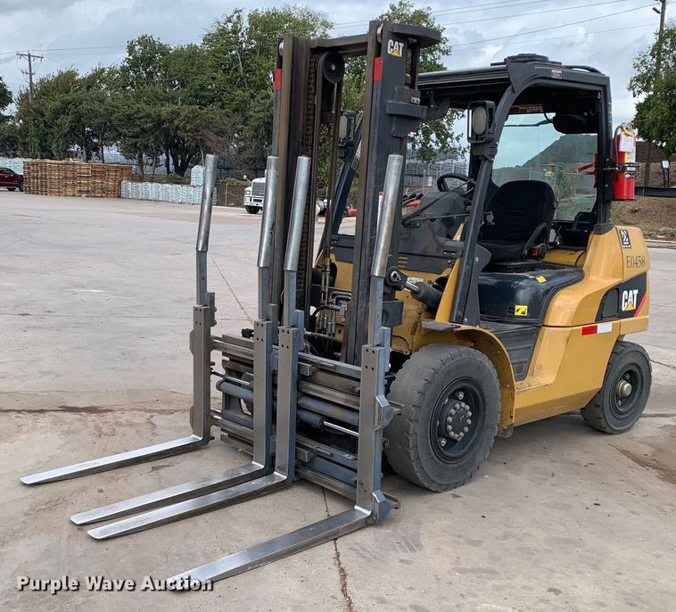 Caterpillar  DP40N forklift - JT9668