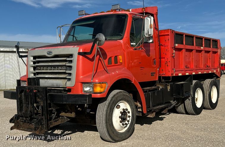 2001 Sterling LT7500 dump truck - MS9951