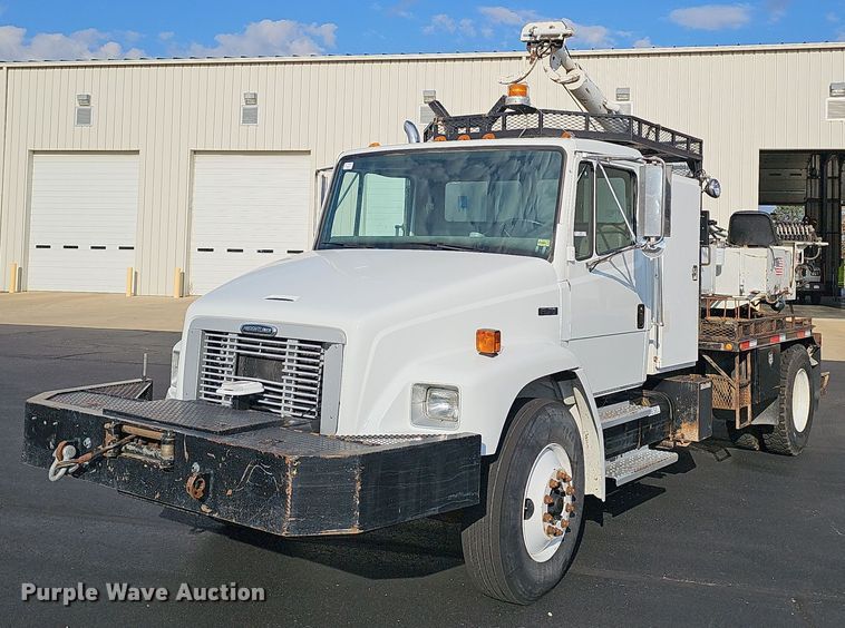 2004 Freightliner FL70 digger derrick truck - OJ9028
