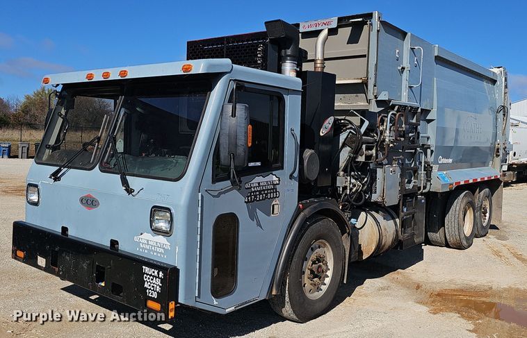 2011 CCC Low Entry  refuse truck - OJ9065