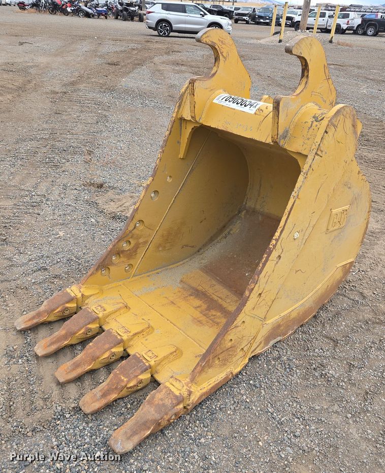 Caterpillar 42" W excavator bucket - YA0112