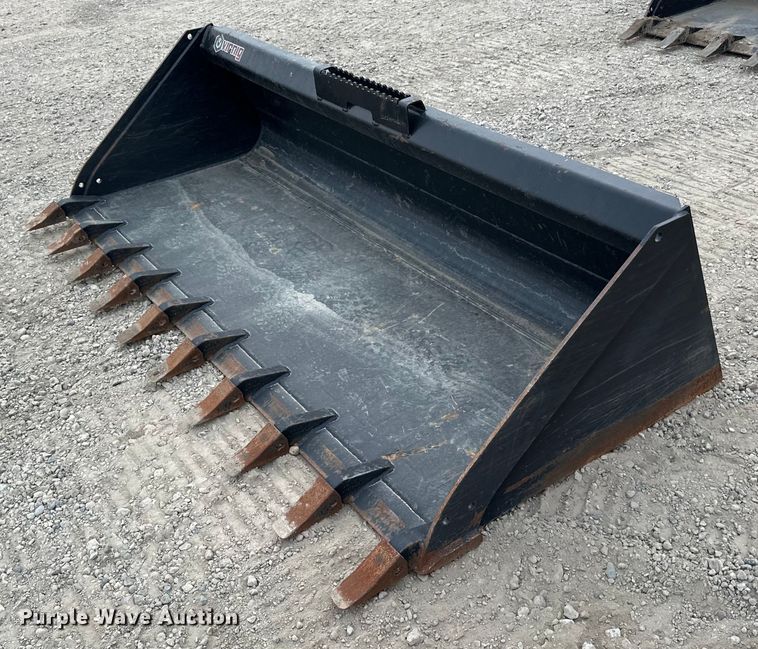 Virnig 82" W skid steer bucket - YA0119