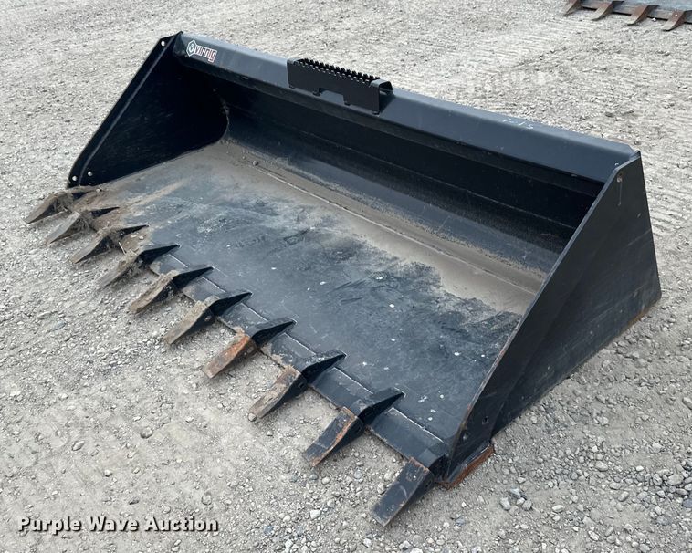 Virnig 82" W skid steer bucket - YA0123