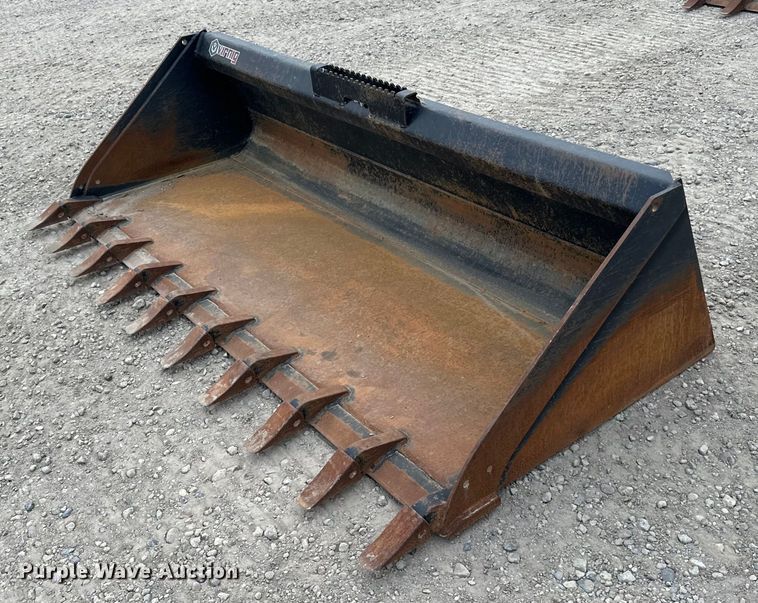 Virnig 82" W skid steer bucket - YA0127