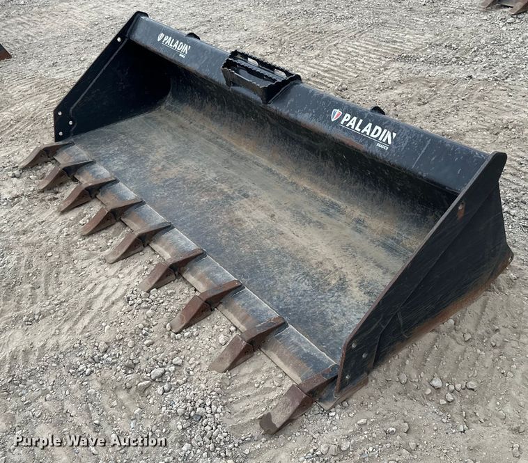 Paladin  82" W skid steer bucket - YA0130