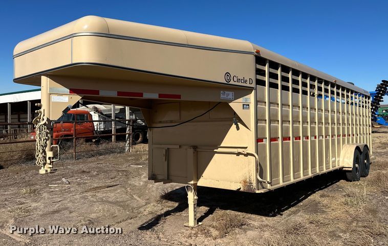 2014 Circle D 6824GNST livestock trailer - DQ3167