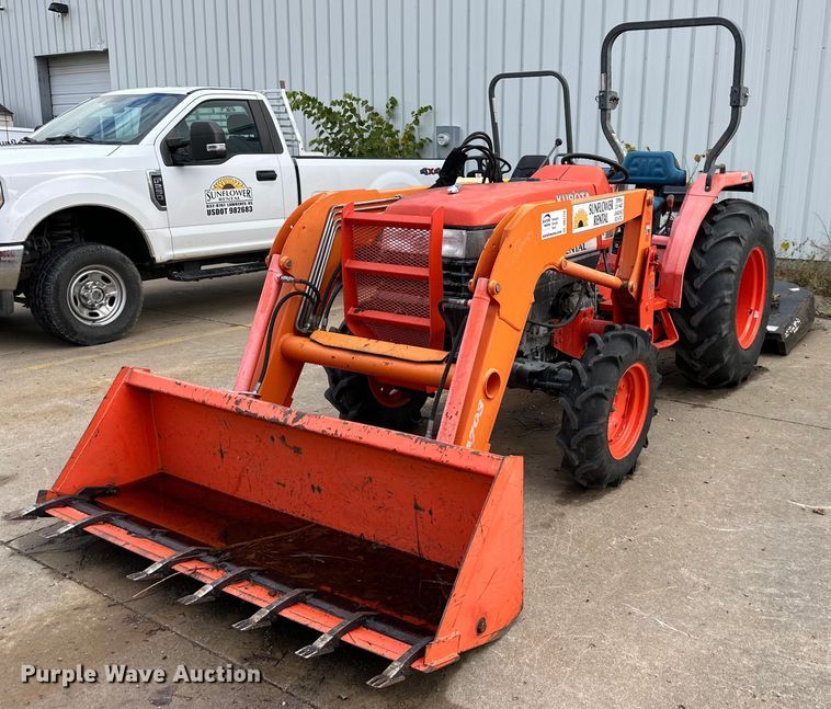 Kubota L4400 MFWD tractor - DR2779