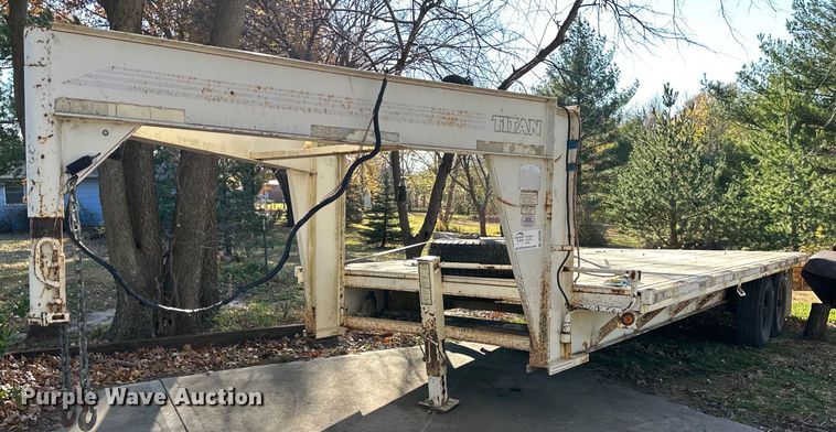 2001 Titan equipment trailer - DS3260