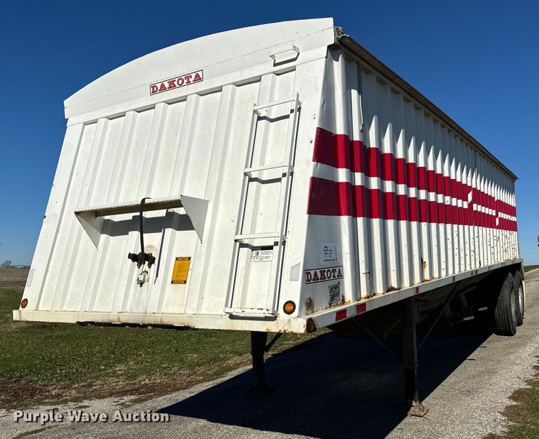 1997 Dakota  grain trailer - DT2137