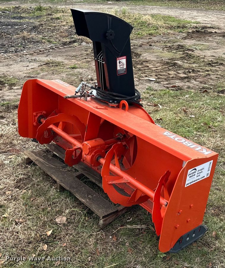 Kubota  B2782 snow blower - DT2155
