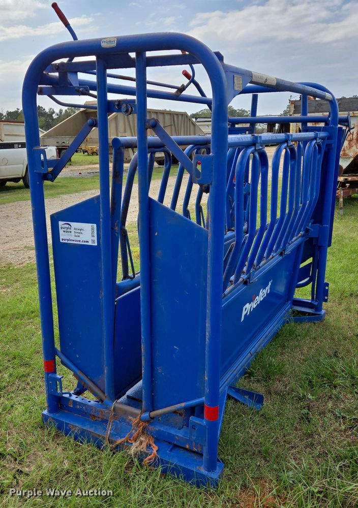 Priefert 81 squeeze chute - DT5351