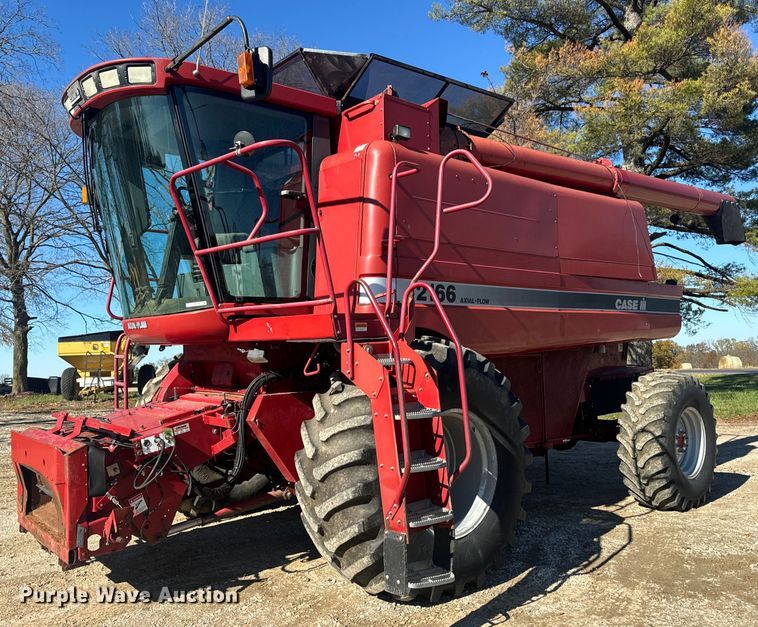 1997 Case IH 2166 Axial-Flow combine - EH7266