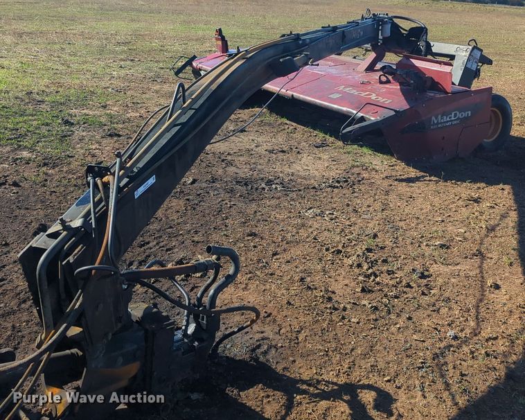 2011 MacDon R85 swather / windrower - EQ2487