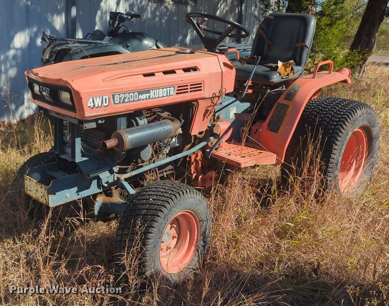 Kubota B7200HST-D MFWD tractor - EQ2490