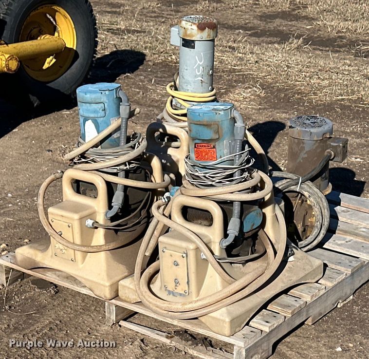 (4) chemigation pumps - ER8273