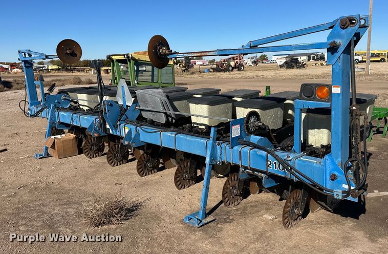 Kinze 2100 no-till planter - ER8287