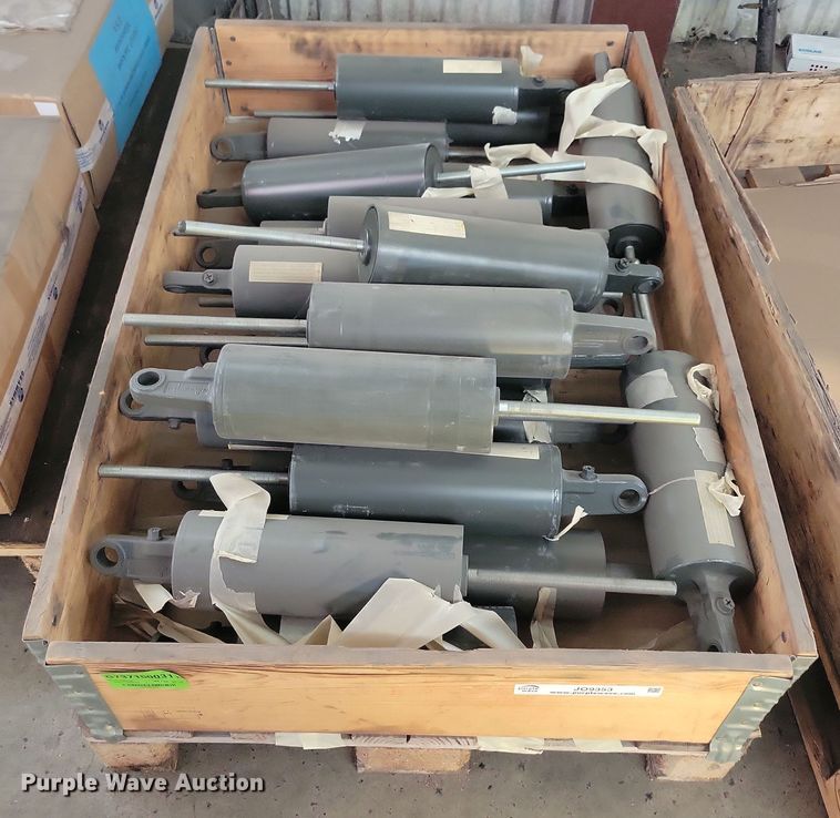 (23) Massey Ferguson hydraulic brake cylinders  - JO9353