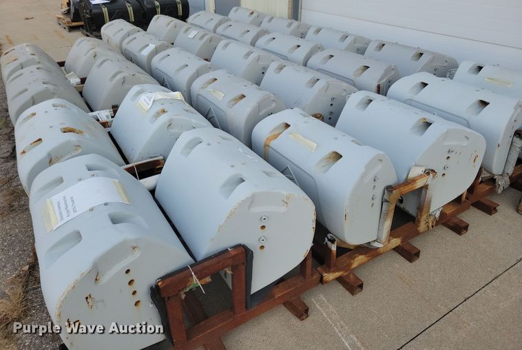 (8) AGCO Challenger 810 kg front weights - JO9363