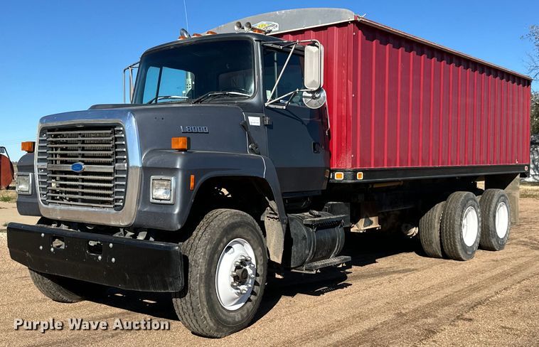 1995 Ford L8000 grain truck - MS9986