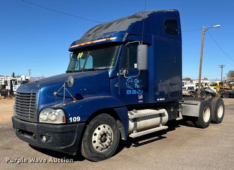 2006 Freightliner Century Class semi truck - DH8642