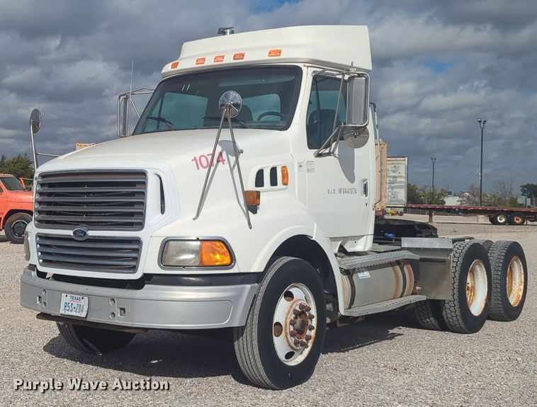 1998 Ford LA9000 semi truck - DL1048
