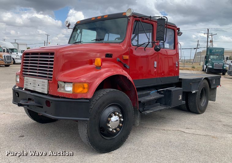 1996 International  4900 Crew Cab flatbed truck - DM1840