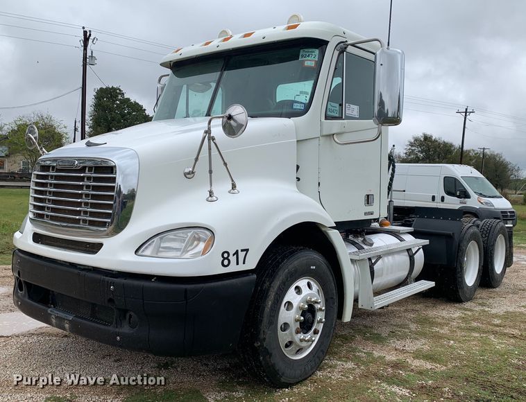 2008 Freightliner  Columbia 112 semi truck - DM1847