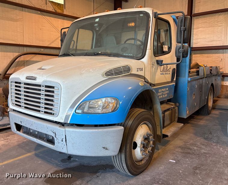 2016 Freightliner Business Class M2 106 flatbed truck - DM1865