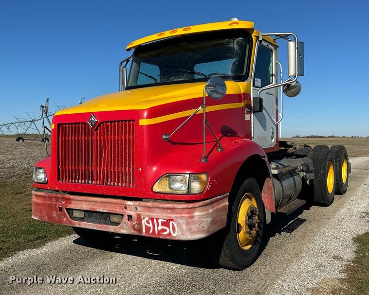 2002 International  9100i semi truck - DT2135