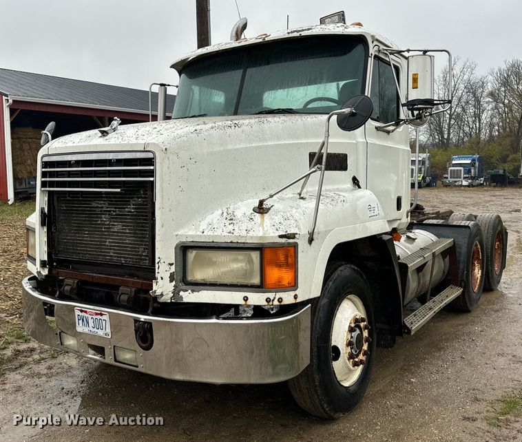 1998 Mack CH600 semi truck - DT2218