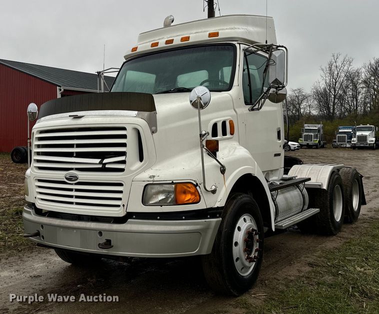 1999 Sterling  semi truck - DT2221