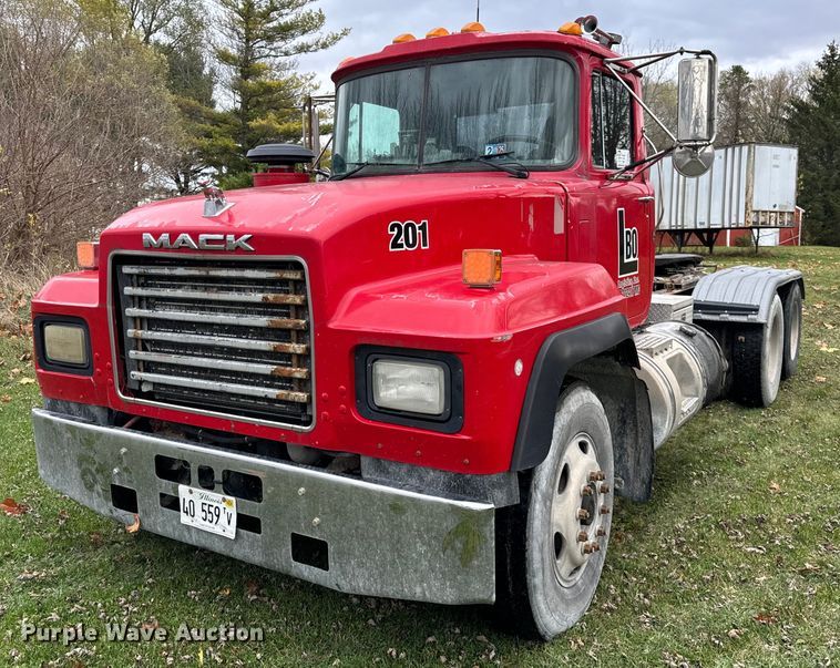 1998 Mack RD688S semi truck - DT2247