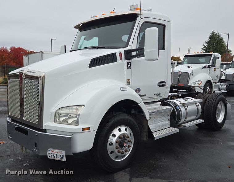 2018 Kenworth T880 semi truck - DT5363