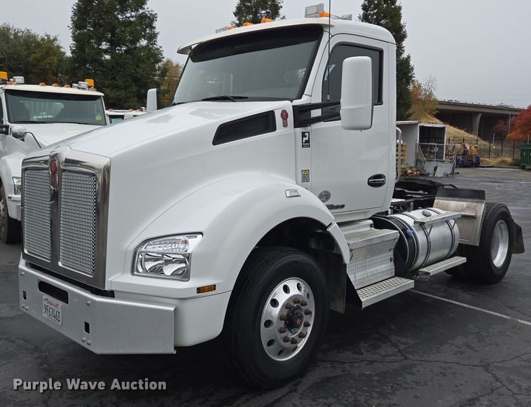 2018 Kenworth T880 semi truck - DT5364