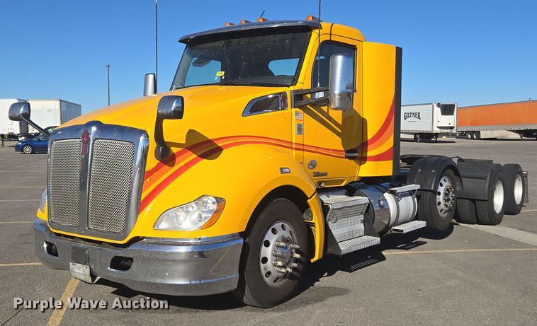 2020 Kenworth T680 semi truck - DT7005