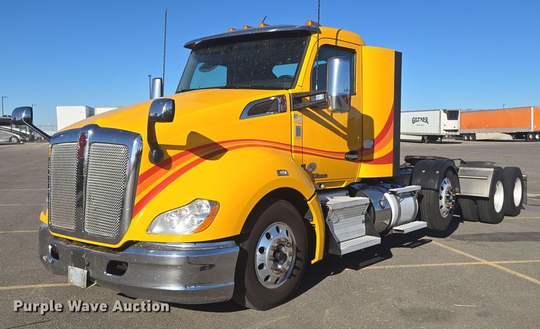 2020 Kenworth T680 semi truck - DT7006