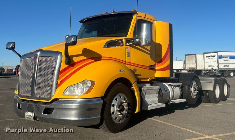 2020 Kenworth T680 semi truck - DT7008