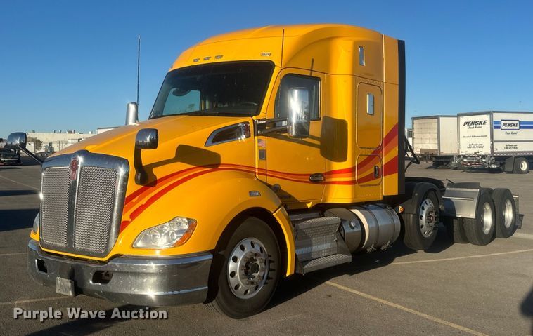 2021 Kenworth T680 semi truck - DT7009