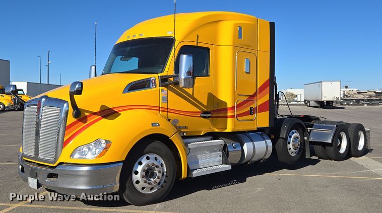 2020 Kenworth T680 semi truck - DT7012