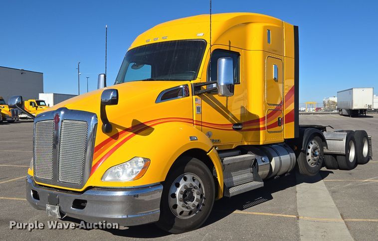 2020 Kenworth T680 semi truck - DT7013