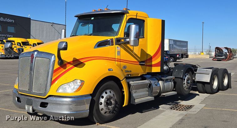 2020 Kenworth T680 semi truck - DT7014