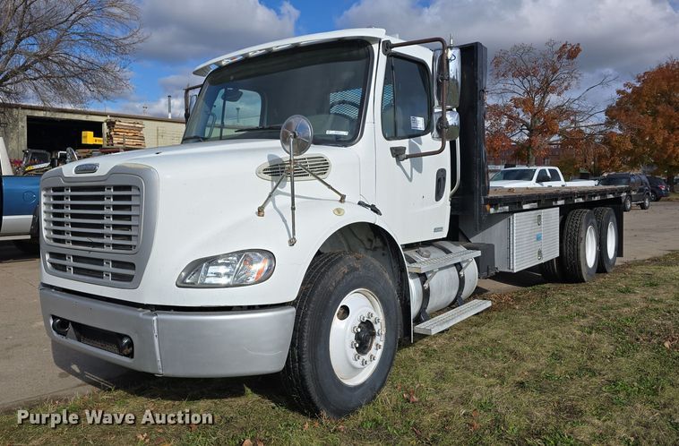 2007 Freightliner Business Class M2 112 flatbed truck - DW3949