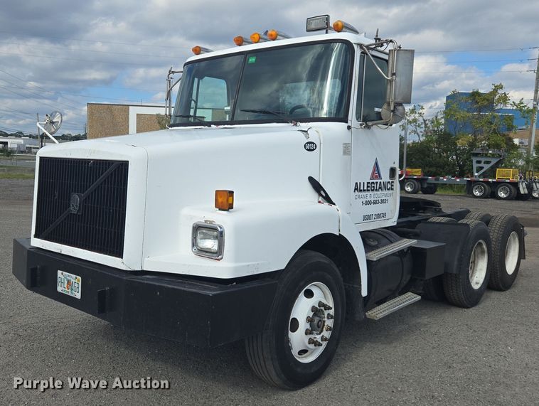 1997 Volvo WG semi truck - DX1489