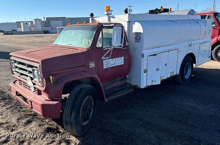1979 Chevrolet C7D042 fuel truck - DX3772
