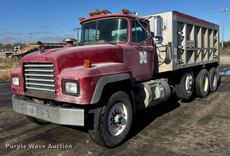1996 Mack RD600 dump truck - DX3774