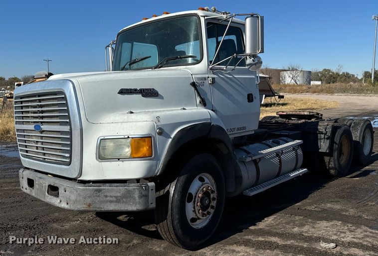 1996 Ford LTA9000 semi truck - DX3778