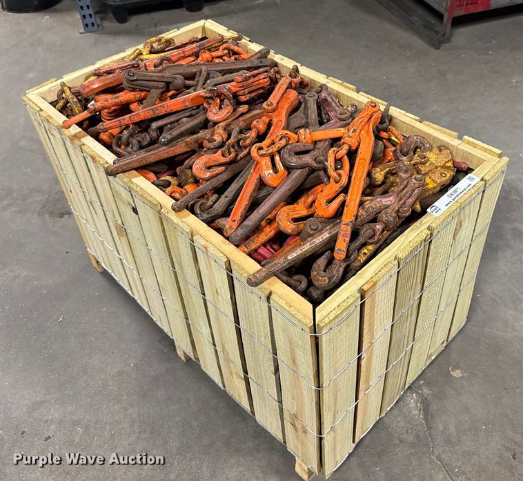 Approximately 200 chain binders - DX3871