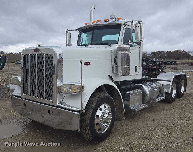 2009 Peterbilt 388 semi truck - EE7894