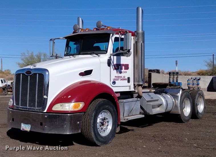 2011 Peterbilt 386 semi truck - EG9961